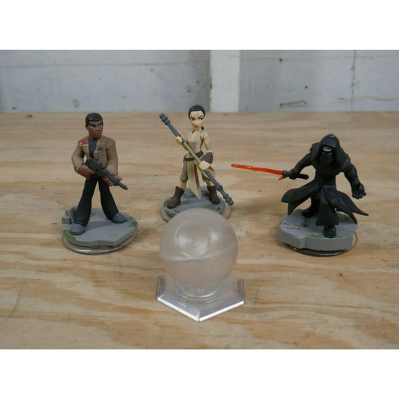 Disney INFINITY 3.0: Star Wars Rey, Kylo Ren, and Finn - Picture 1 of 3